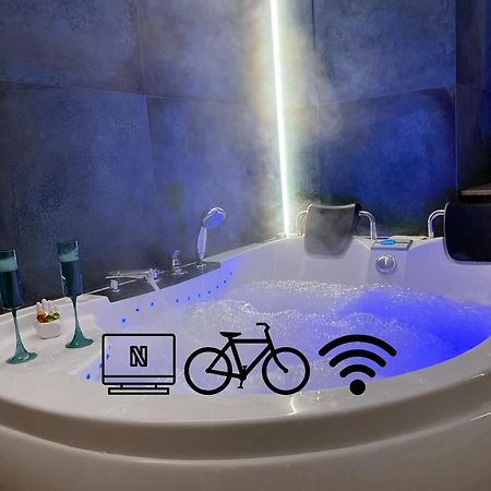Jacuzzi & Bike Apartment, Kraków Exteriör bild