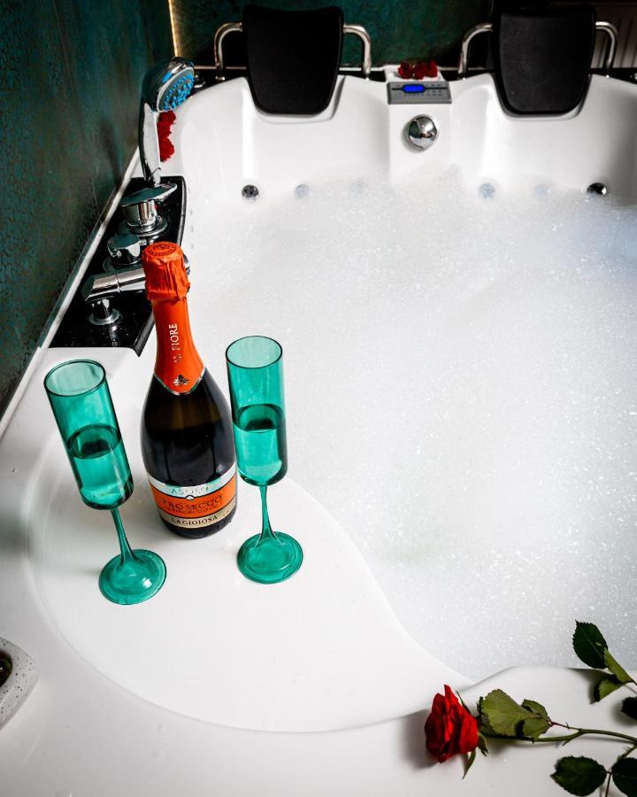 Jacuzzi & Bike Apartment, Kraków Exteriör bild