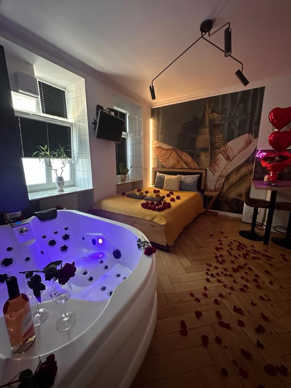Jacuzzi & Bike Apartment, Kraków Exteriör bild